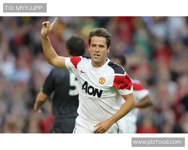 足球明星的运动手套如何提升球技与保护双手的完美结合 足球明星的运动手套如何提升球技与保护双手的完美结合